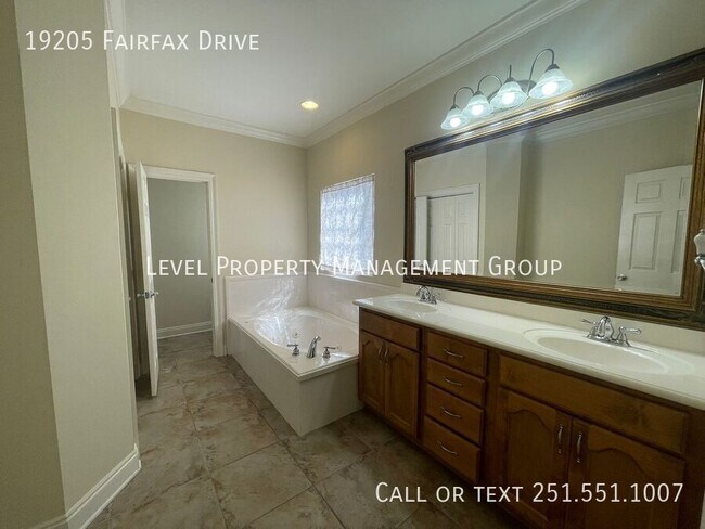 Building Photo - 19205 Fairfax Dr