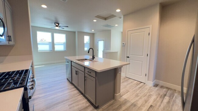 Building Photo - Charming & NEW! 2/2/2 Townhome in Gardnerv...