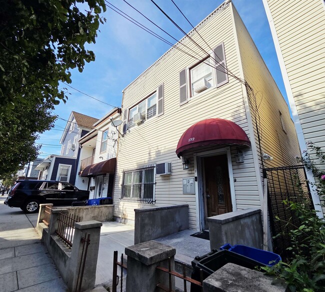 Building Photo - 132 42nd St