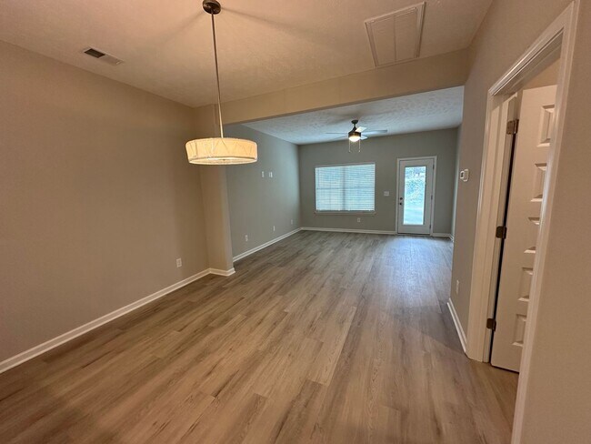 Building Photo - Brand New Townhome In Shelbyville - MOVE I...