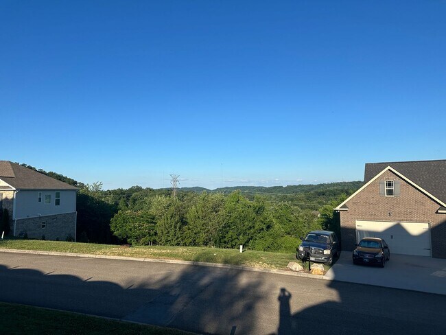 Building Photo - Incredible views 4 bed / 2.5 bath, master on main