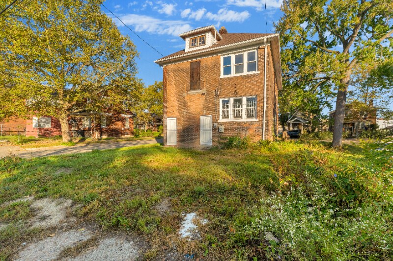 Building Photo - 3823 Clairmount Ave