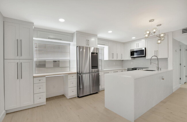 Building Photo - 969 Normandy U