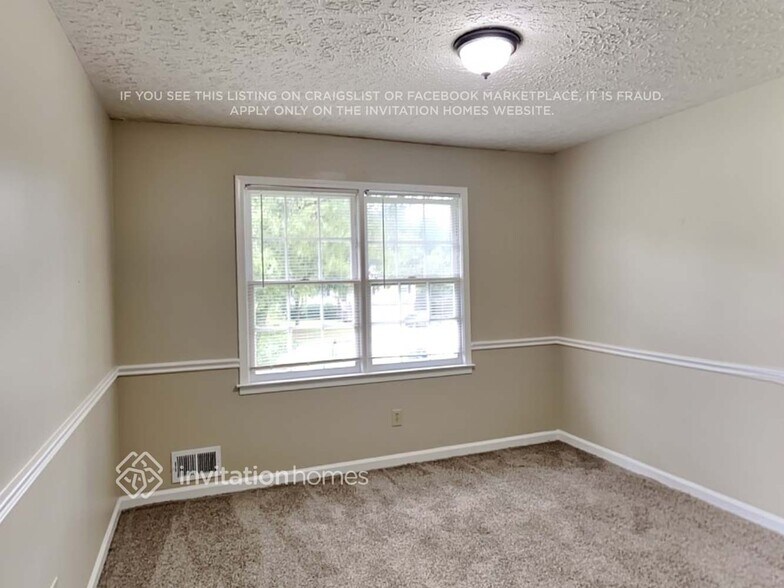 Building Photo - 104 Village Ct