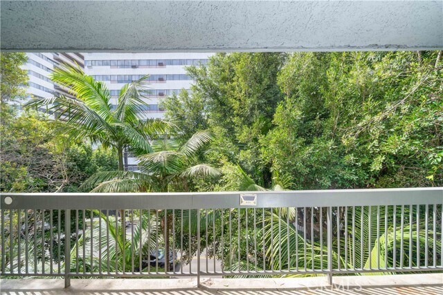 Building Photo - 1242 S Barrington Ave