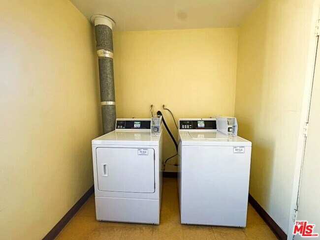 Building Photo - 65 Allen Ave