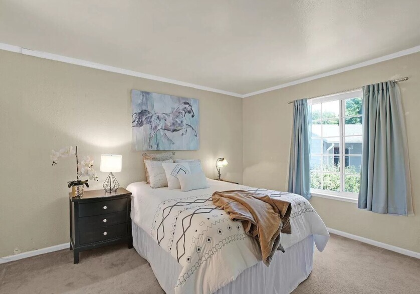 Building Photo - 405 Cunningham Way