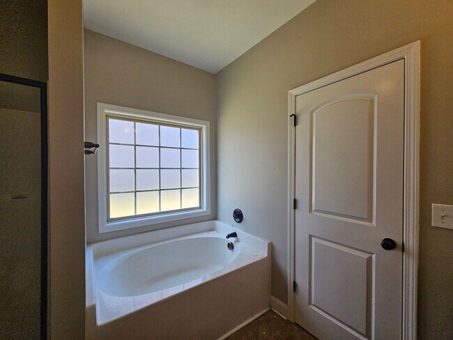 Building Photo - Luxury living at Hawthorne Ridge