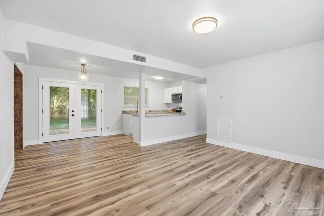 Building Photo - 522 S Edgewood Cir