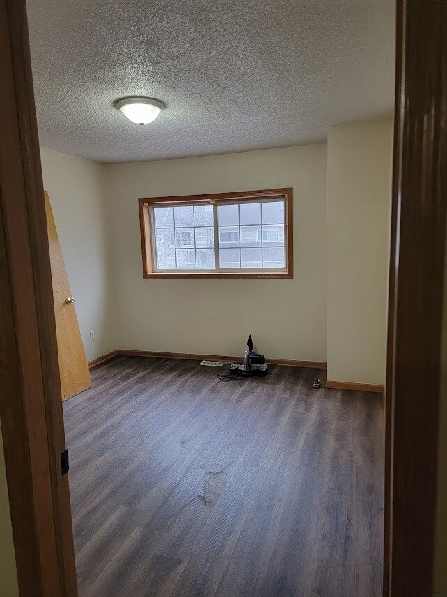 Building Photo - 1319 SE Delaware Ave