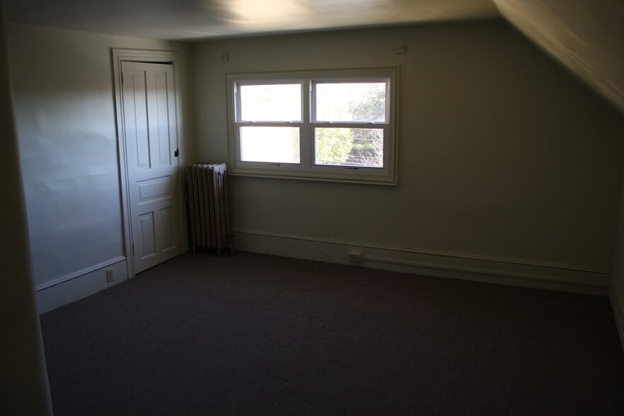 Building Photo - 362 E Main St