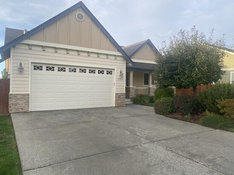 Ashford Home - 1706 E Ashford Way