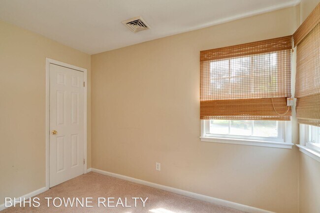 Building Photo - 3 br, 1 bath House - 133 Drew Road