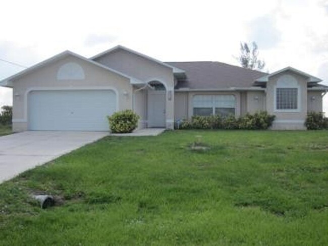 Building Photo - 3303 SW 8th Ct