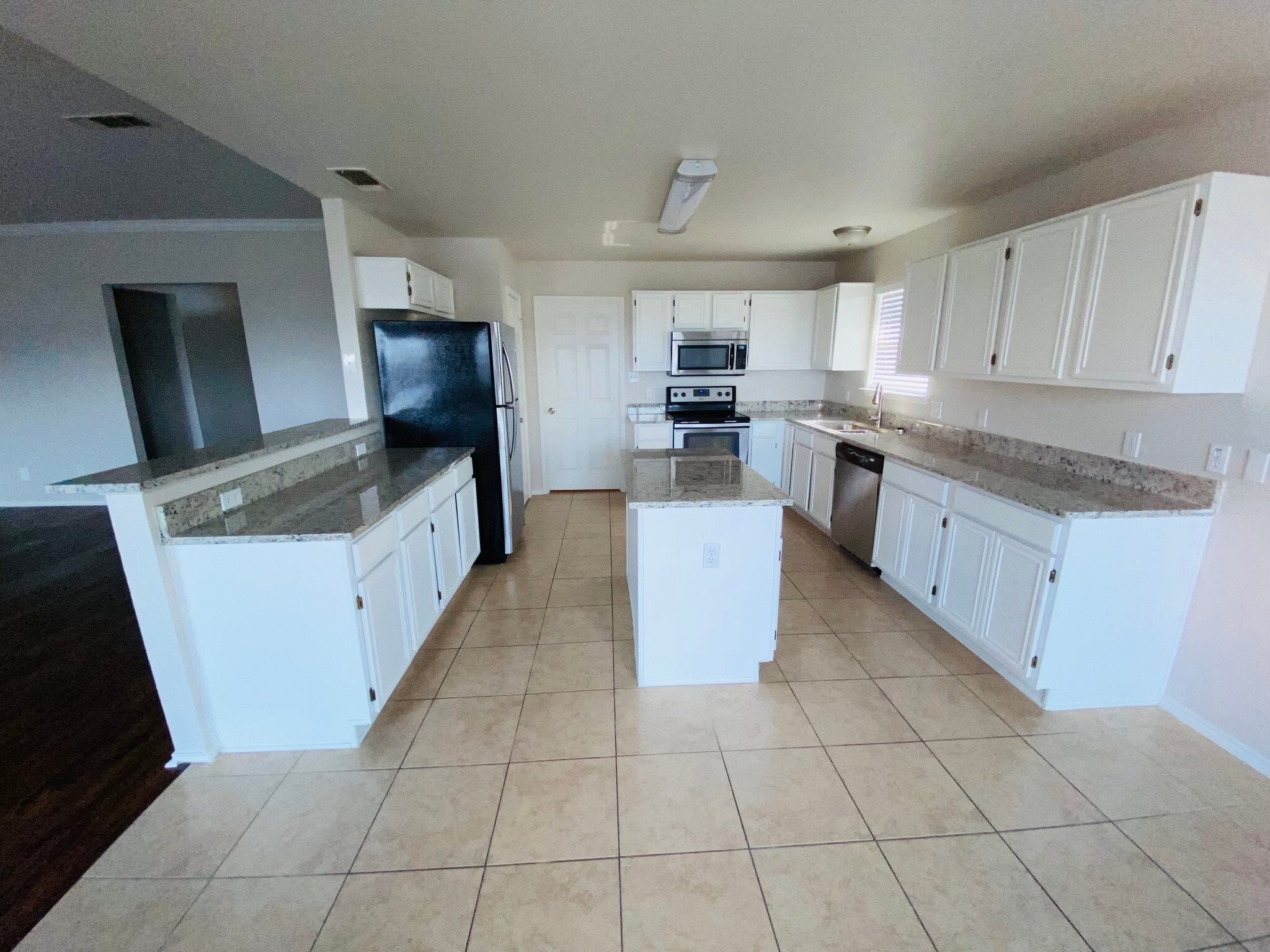 Building Photo - 2918 Hilton Head Dr