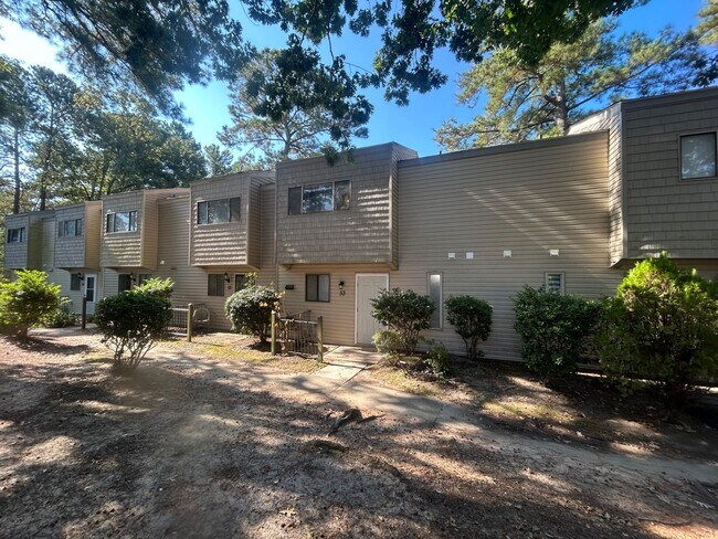 Building Photo - 240 Jamil Rd