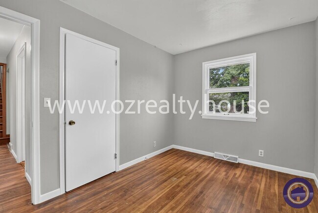 Building Photo - 1703 Heatherdowns Blvd