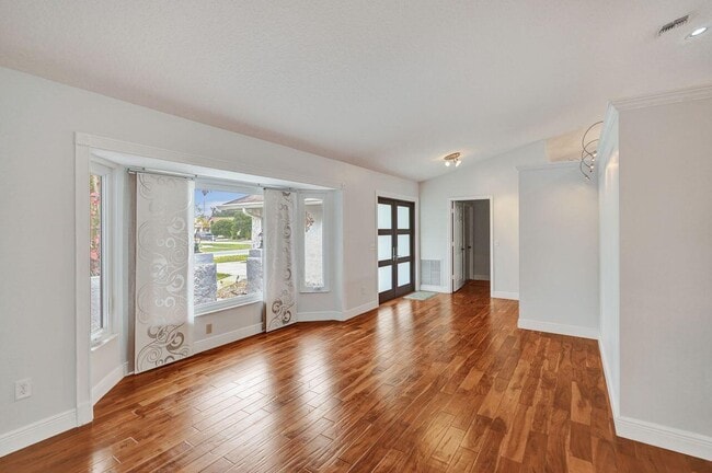 Building Photo - 1283 Barnstaple Cir