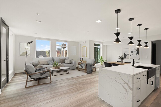 Building Photo - 701 N Henry St