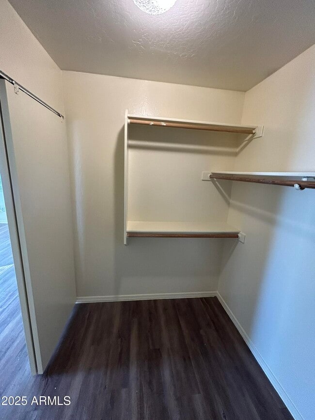 Building Photo - 1433 E Park Ave