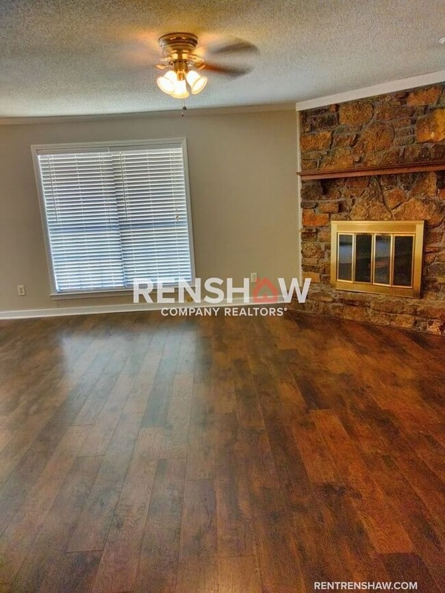 Fresh on the MARKET in Kirby Meadows 3 bed... 3608 Kirby Terrace Dr