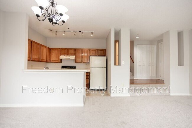 Building Photo - 279 S Pickett St