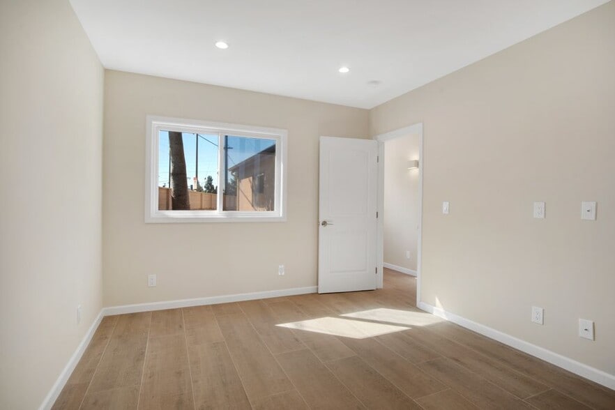 Building Photo - 7635 Fallbrook Ave