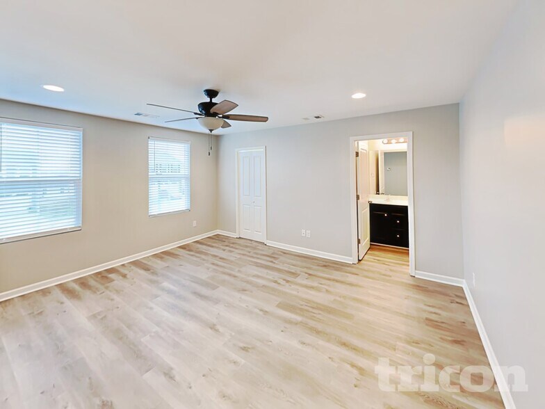 Building Photo - 1845 Belle Arbor Dr