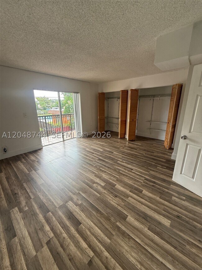 Building Photo - 6631 SW 41st Dr