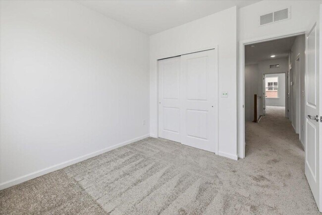 Building Photo - 200 Balsam St