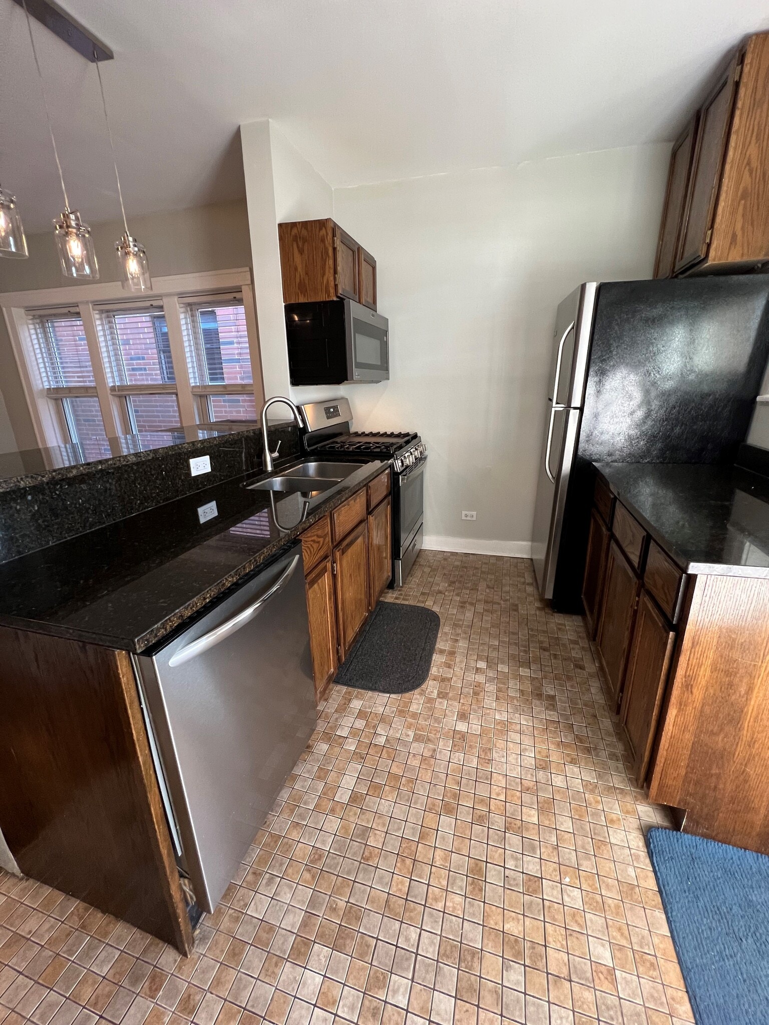 Kitchen - 3528 N Reta Ave