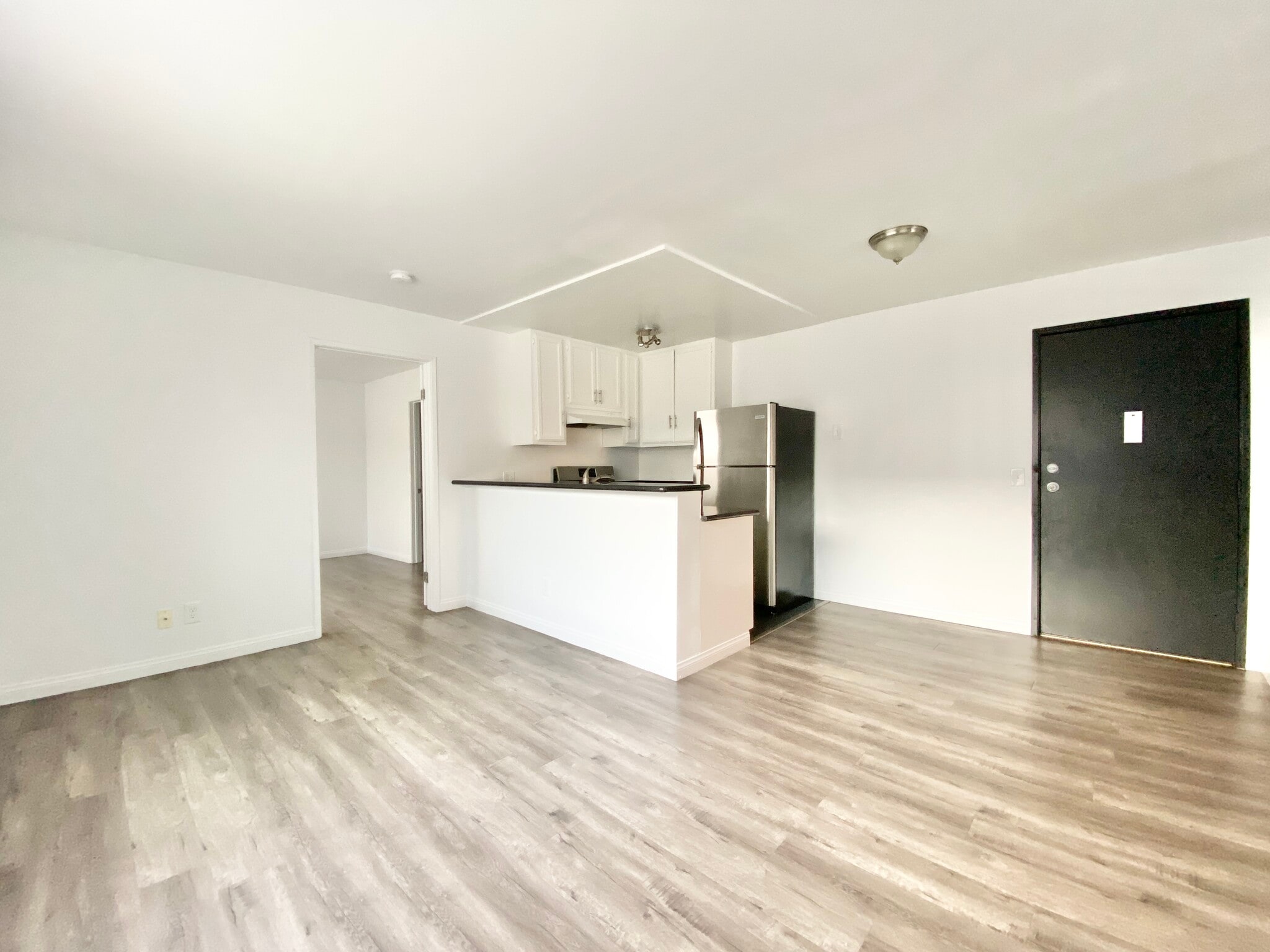 Building Photo - 833 S Berendo St