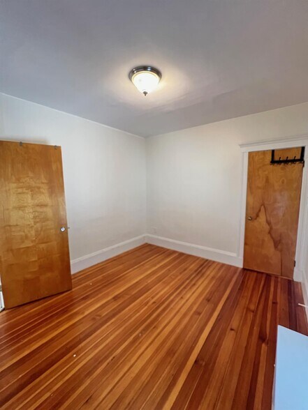 Building Photo - 16 Alexander Ave