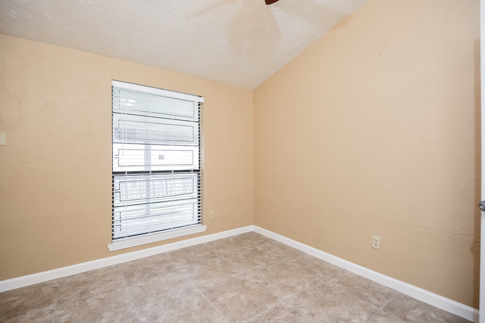 Building Photo - 14606 Leacrest Dr