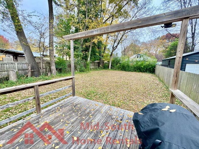 Building Photo - 1046 Tanglewood St