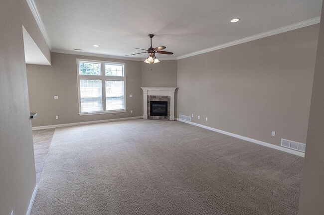 Building Photo - 2303 Roslyn Ct