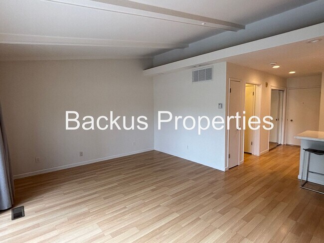 Building Photo - Wonderful studio in Hacienda Carmel