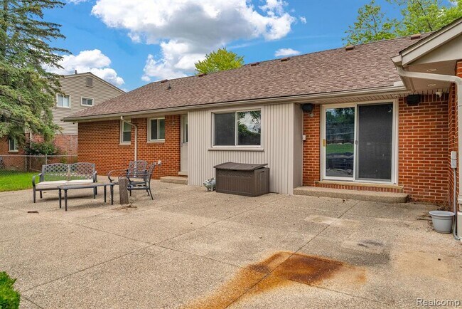Building Photo - 36939 Heatherton Dr