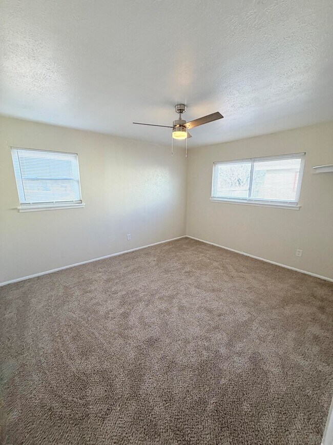 Building Photo - 3701 Spruce Ave