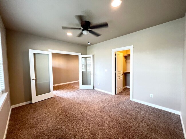 Building Photo - West Richland Home On 0.32 Acres