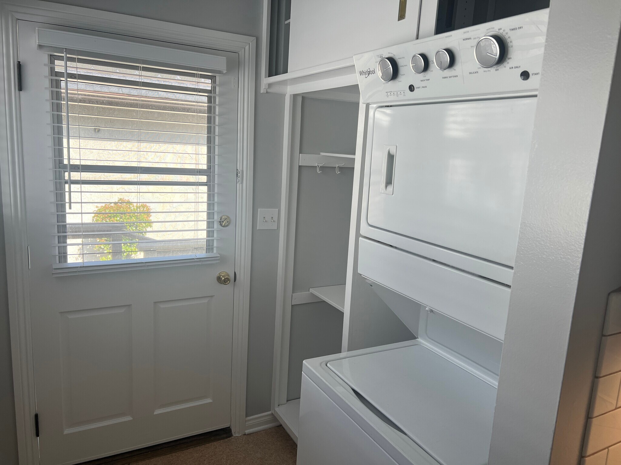 Building Photo - 4190 Lincoln Ave