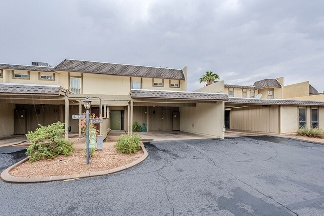 Building Photo - 3 Bed 2.5 Bath Pet-Friendly Retreat by The...
