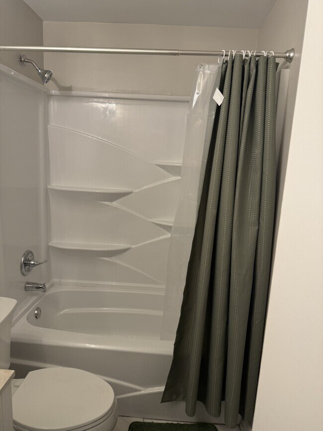 Building Photo - 825 Olive Dr