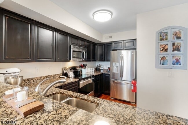 Building Photo - 75 Bentley Ct