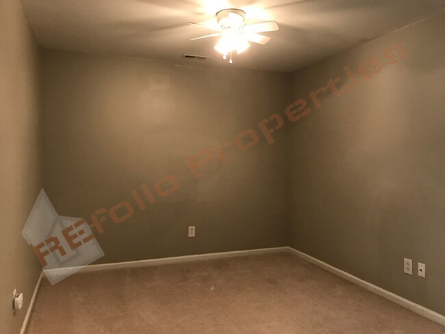 Building Photo - 3015 Freeport Dr