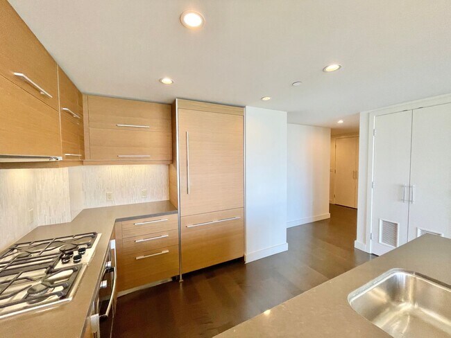 Building Photo - Luxurious Condo at Madrone w/Bay, City Views, Balcony, Pool, Parking - A Must See - PROGRESSIVE