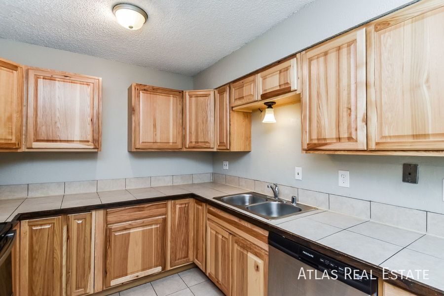 Building Photo - 4319 Moonbeam Dr