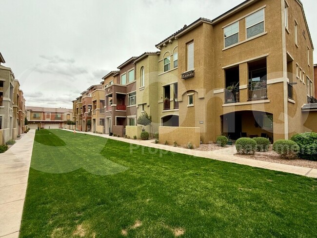 Primary Photo - 240 W Juniper Ave