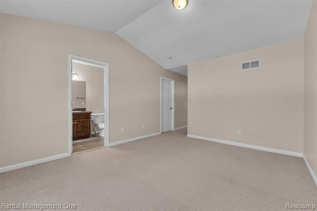 Building Photo - 41590 Mitchell Rd