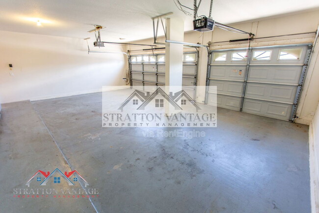 Building Photo - 960 E Constitution Dr